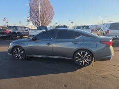Used 2021  Nissan Altima 2&period;0 SR Sedan at Landmark Auto Credit Center near springfield&comma; IL