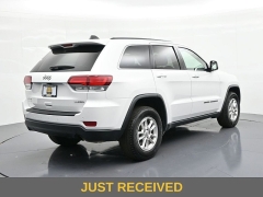 Used 2020  Jeep Grand Cherokee 4d SUV 4WD Laredo at Landmark Auto Credit Center near springfield&comma; IL
