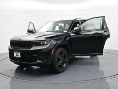 Used 2023  Jeep Grand Cherokee Altitude 4x4 at Landmark Auto Credit Center near springfield&comma; IL
