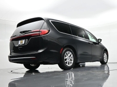 Used 2023  Chrysler Pacifica Touring L FWD at Landmark Auto Credit Center near springfield&comma; IL