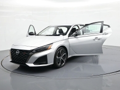 Used 2024  Nissan Altima 2&period;5 SR Sedan at Landmark Auto Credit Center near springfield&comma; IL