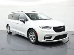 Used 2023  Chrysler Pacifica Limited FWD at Landmark Auto Credit Center near springfield&comma; IL