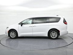 Used 2024  Chrysler Pacifica Touring L FWD at Landmark Auto Credit Center near springfield&comma; IL