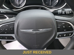 Used 2023  Chrysler Pacifica Touring L FWD at Landmark Auto Credit Center near springfield&comma; IL