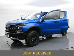 Used 2022  Chevrolet Silverado 1500 4WD Crew Cab 147" ZR2 at Landmark Auto Credit Center near springfield&comma; IL