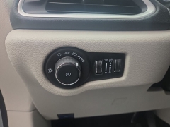 Used 2024  Chrysler Pacifica Touring L FWD at Landmark Auto Credit Center near springfield&comma; IL