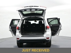 Used 2020  Jeep Grand Cherokee 4d SUV 4WD Laredo at Landmark Auto Credit Center near springfield&comma; IL