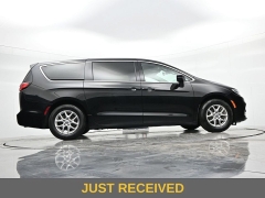 Used 2024  Chrysler Pacifica Touring L FWD at Landmark Auto Credit Center near springfield&comma; IL