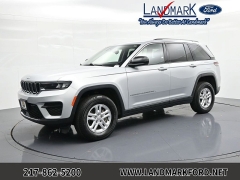 Used 2023  Jeep Grand Cherokee Laredo 4x4 at Landmark Auto Credit Center near springfield&comma; IL