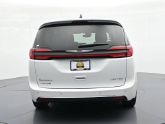 Used 2024  Chrysler Pacifica Limited FWD at Landmark Auto Credit Center near springfield&comma; IL