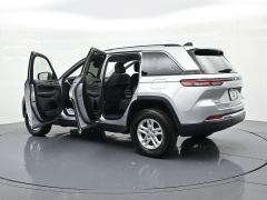 Used 2023  Jeep Grand Cherokee Laredo 4x4 at Landmark Auto Credit Center near springfield&comma; IL