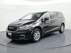 Used 2023  Chrysler Pacifica Touring L FWD at Landmark Auto Credit Center near springfield&comma; IL
