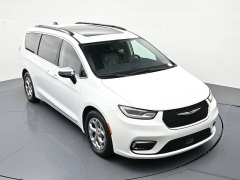 Used 2023  Chrysler Pacifica Limited FWD at Landmark Auto Credit Center near springfield&comma; IL