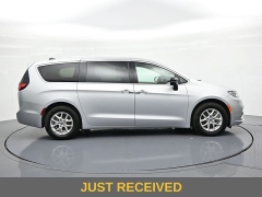 Used 2024  Chrysler Pacifica Touring L FWD at Landmark Auto Credit Center near springfield&comma; IL