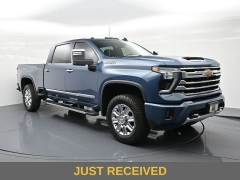 Used 2024  Chevrolet Silverado 3500HD 4WD Crew Cab 159" High Country Dsl at Landmark Auto Credit Center near springfield&comma; IL