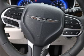 Used 2024  Chrysler Pacifica Limited FWD at Landmark Auto Credit Center near springfield&comma; IL