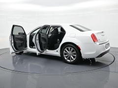 Used 2022  Chrysler 300 Touring AWD at Landmark Auto Credit Center near springfield&comma; IL