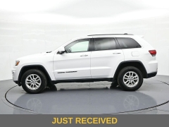 Used 2020  Jeep Grand Cherokee 4d SUV 4WD Laredo at Landmark Auto Credit Center near springfield&comma; IL