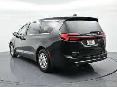 Used 2024  Chrysler Pacifica Touring L FWD at Landmark Auto Credit Center near springfield&comma; IL
