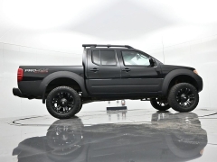 Used 2011  Nissan Frontier 4WD Crew Cab SWB Auto PRO-4X at Landmark Auto Credit Center near springfield&comma; IL