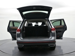 Used 2025  Volkswagen Atlas 2&period;0T SE w&sol;Technology FWD at Landmark Auto Credit Center near springfield&comma; IL