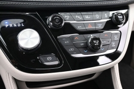 Used 2024  Chrysler Pacifica Limited FWD at Landmark Auto Credit Center near springfield&comma; IL
