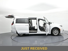 Used 2023  Chrysler Pacifica Touring L FWD at Landmark Auto Credit Center near springfield&comma; IL
