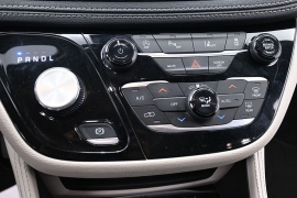 Used 2023  Chrysler Pacifica Limited FWD at Landmark Auto Credit Center near springfield&comma; IL