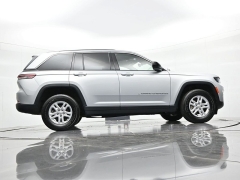 Used 2023  Jeep Grand Cherokee Laredo 4x4 at Landmark Auto Credit Center near springfield&comma; IL
