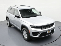 Used 2023  Jeep Grand Cherokee Laredo 4x4 at Landmark Auto Credit Center near springfield&comma; IL