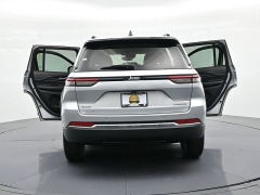 Used 2023  Jeep Grand Cherokee Laredo 4x4 at Landmark Auto Credit Center near springfield&comma; IL