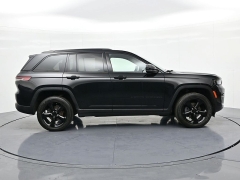 Used 2023  Jeep Grand Cherokee Altitude 4x4 at Landmark Auto Credit Center near springfield&comma; IL