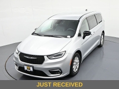 Used 2024  Chrysler Pacifica Touring L FWD at Landmark Auto Credit Center near springfield&comma; IL