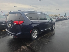 Used 2017  Chrysler Pacifica Touring-L FWD at Landmark Auto Credit Center near springfield&comma; IL