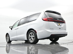 Used 2024  Chrysler Pacifica Limited FWD at Landmark Auto Credit Center near springfield&comma; IL