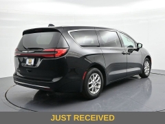 Used 2024  Chrysler Pacifica Touring L FWD at Landmark Auto Credit Center near springfield&comma; IL