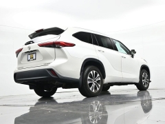 Used 2021  Toyota Highlander XLE AWD at Landmark Auto Credit Center near springfield&comma; IL