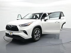 Used 2021  Toyota Highlander XLE AWD at Landmark Auto Credit Center near springfield&comma; IL