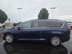 Used 2017  Chrysler Pacifica Touring-L FWD at Landmark Auto Credit Center near springfield&comma; IL
