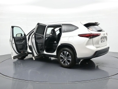 Used 2021  Toyota Highlander XLE AWD at Landmark Auto Credit Center near springfield&comma; IL