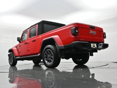 Used 2020  Jeep Gladiator Overland 4x4 at Landmark Auto Credit Center near springfield&comma; IL