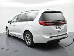 Used 2023  Chrysler Pacifica Limited FWD at Landmark Auto Credit Center near springfield&comma; IL