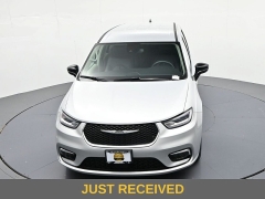Used 2024  Chrysler Pacifica Touring L FWD at Landmark Auto Credit Center near springfield&comma; IL