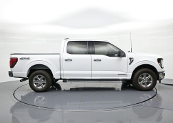 Used 2024  Ford F-150 XLT 4WD SuperCrew 5&period;5' Box at Landmark Auto Credit Center near springfield&comma; IL
