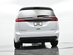 Used 2023  Chrysler Pacifica Limited FWD at Landmark Auto Credit Center near springfield&comma; IL