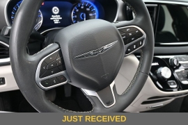 Used 2024  Chrysler Pacifica Touring L FWD at Landmark Auto Credit Center near springfield&comma; IL