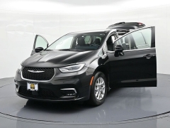 Used 2023  Chrysler Pacifica Touring L FWD at Landmark Auto Credit Center near springfield&comma; IL