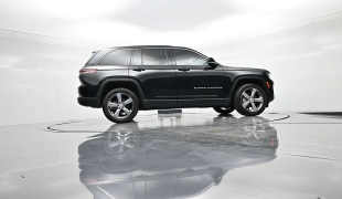 Used 2025  Jeep Grand Cherokee Limited 4x4 at Landmark Auto Credit Center near springfield&comma; IL