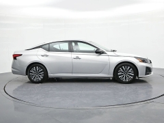 Used 2024  Nissan Altima 2&period;5 SV Sedan at Landmark Auto Credit Center near springfield&comma; IL