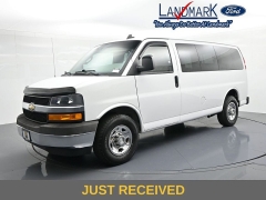 Used 2018  Chevrolet Express Wagon 3500 Wagon LT at Landmark Auto Credit Center near springfield&comma; IL
